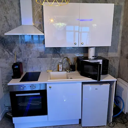 Golden House 2 - Jacuzzi