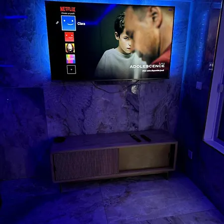 Golden House 2 - Jacuzzi