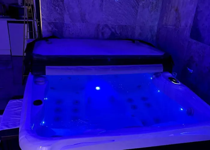 Golden House 2 - Jacuzzi Ruão