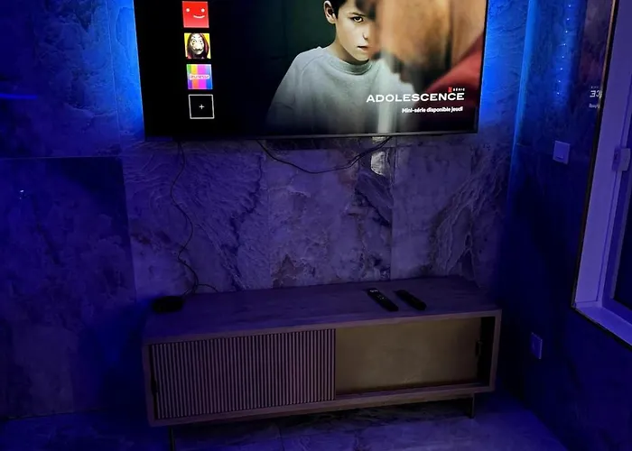 Golden House 2 - Jacuzzi